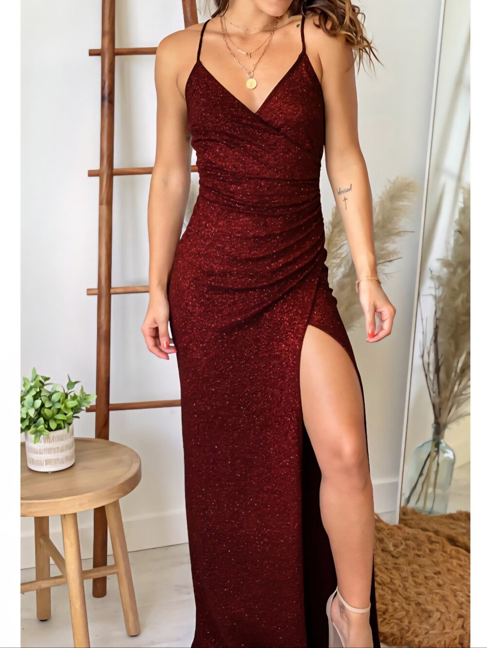 Sparkling Red Maxi Dress With Side Split And Ruching - Picture 4 of 10